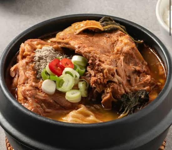 뼈해장국 pork Bone stew Haejangguk with Rice
