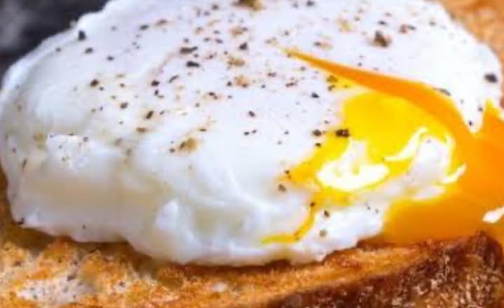 Eggs on toast Scrambled