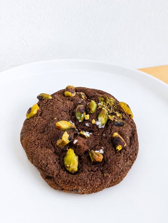 Double choco and Pistachio cookie