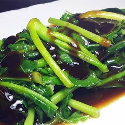 Kai lan with garlic sauce