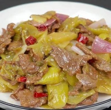 Pickled cabbage and beef with rice
