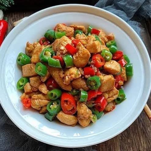 Szechuan hot spicy chili chicken with rice