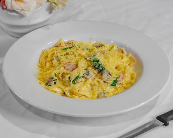 Creamy Fettuccine Carbonara Pasta
