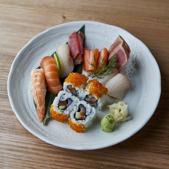 Sushi & Sashimi (19pcs)