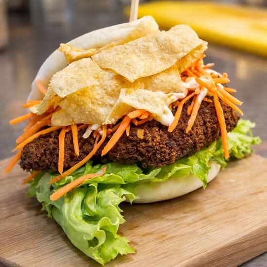 Tempura chicken bao