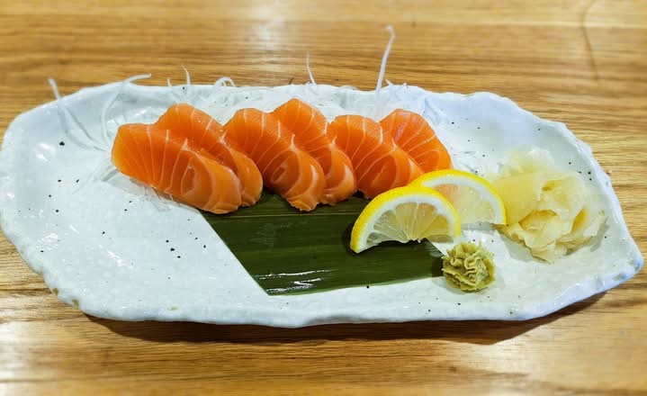Salmon Sashimi (6pcs) A
