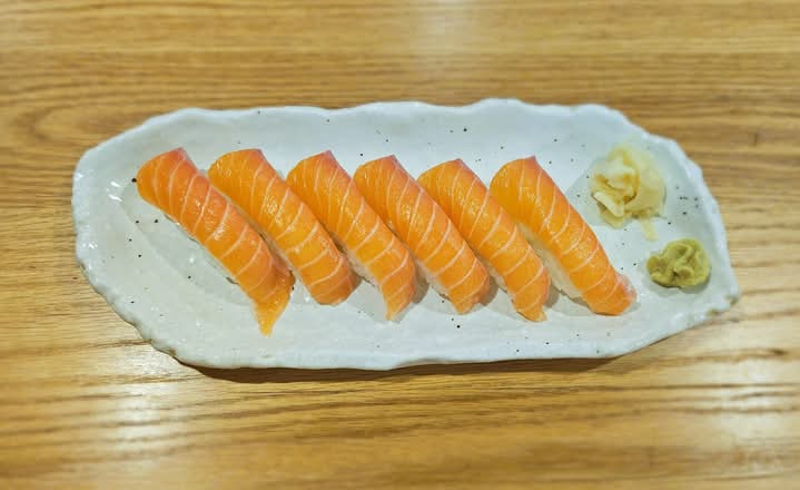 Salmon Nigiri (6pcs)