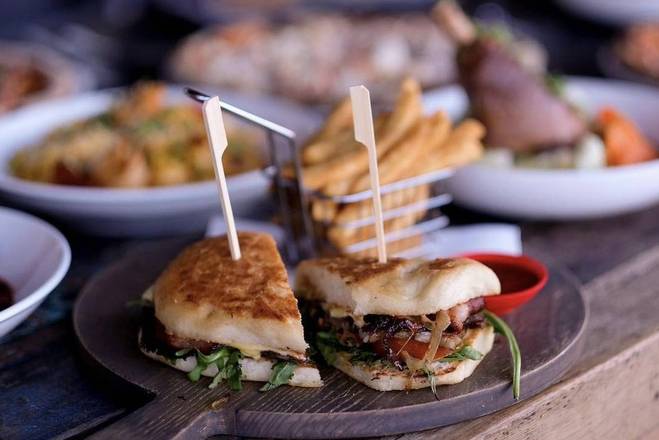 BLEND'S FAMOUS STEAK SANDWICH