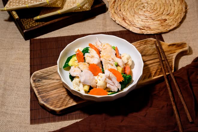 Chicken with Vegetables in Garlic Sauce