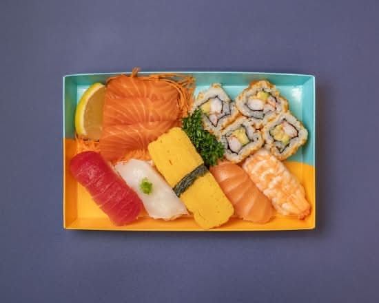 Assorted Sushi Box (M)