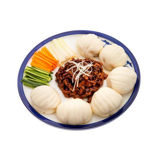 Beijing Shredded Pork in Sweet Bean Sauce with Steamed Bun