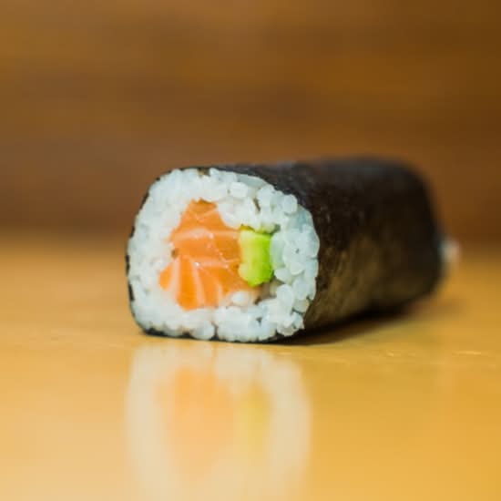 S13 Fresh Salmon Roll
