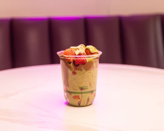 Dubai Strawberry Cups