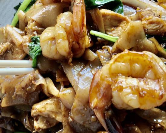 Pad Se Ew - Fried Wide Rice Noodles