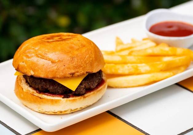 Kids Cheeseburger & Chips