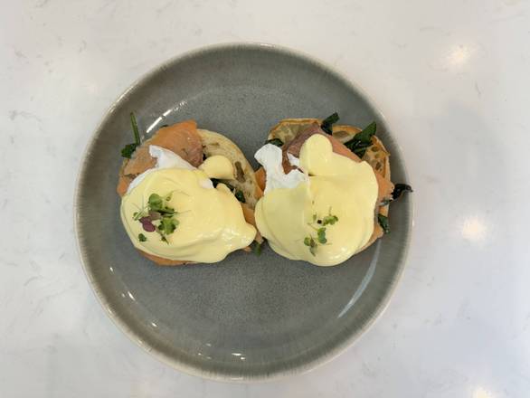 Egg Benedict with Smoked Salmon (GFO)