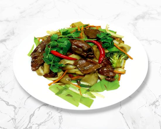 20. Stir Fried Rice Noodle with Beef