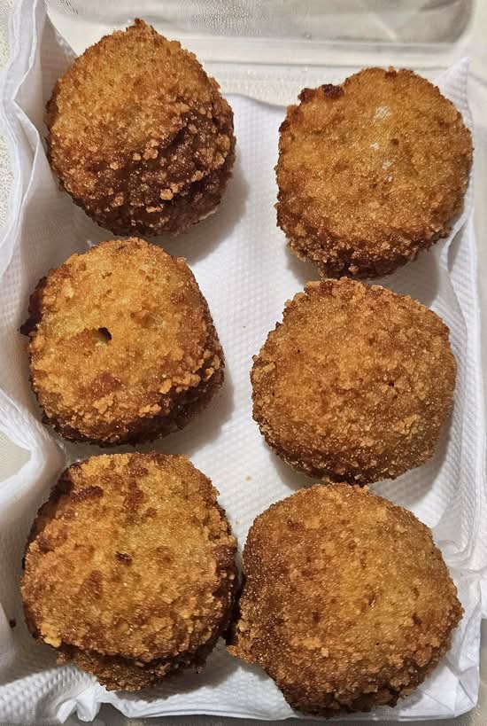 Arancini Rice Balls and Sauce (V)