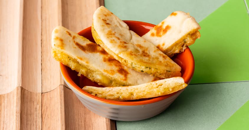 Cheesy Garlic Mini Pita