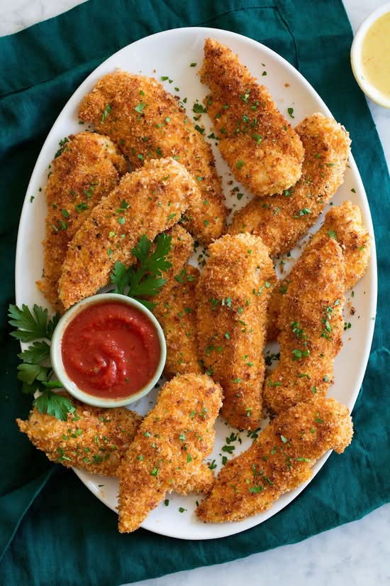 CRUMBED CHICKEN TENDER W CHIPS