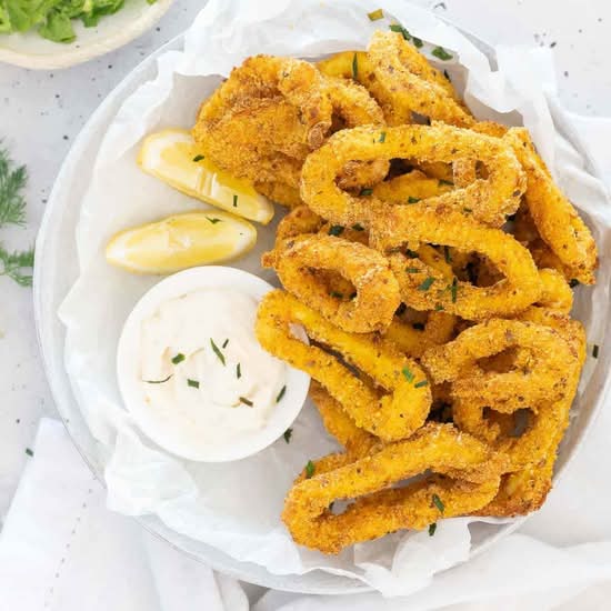CALAMARI RINGS W TARTARE 12 PIECES