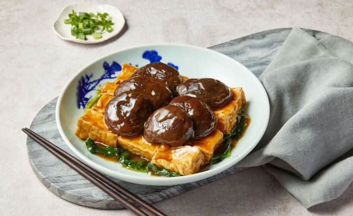 Braised Tofu and Chinese Mushrooms (V)