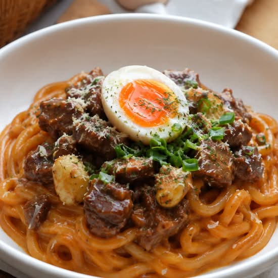 Spicy creamy curry beef udon