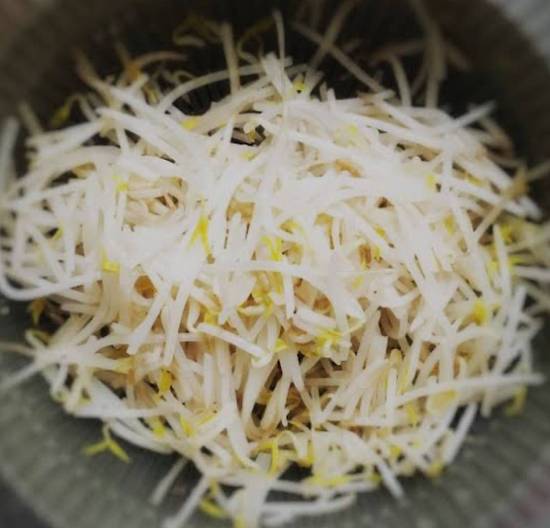 Bean Sprouts with Light Soy Sauce