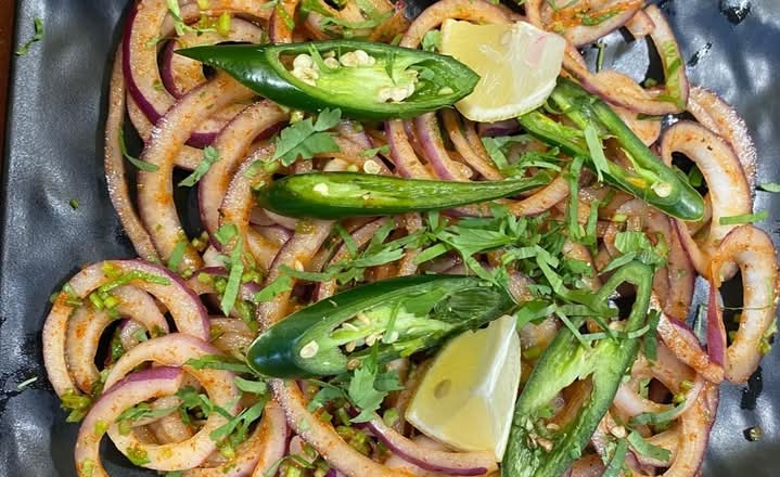 Q5 Onion Lachha Salad