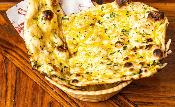 G11 Garlic Naan