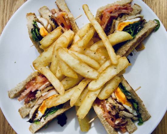 Chicken Club Sandwich & Chips