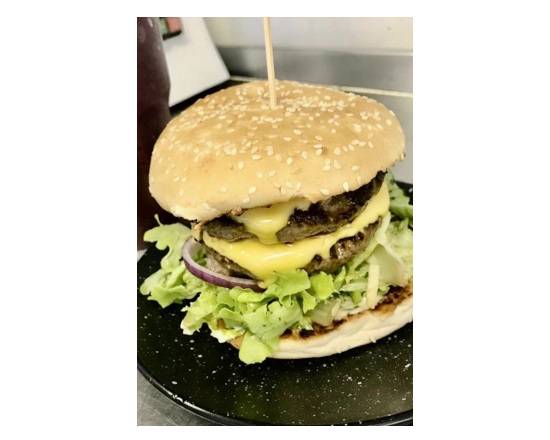 Double Cheeseburger with chips