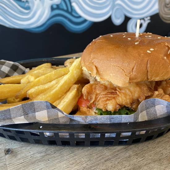 Crunchy Buttermilk Chicken Burger with chips