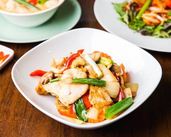 Crispy Chicken with Cashew Nut