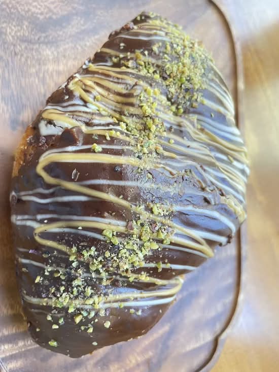 Dubai choc & Pistachio Croissant