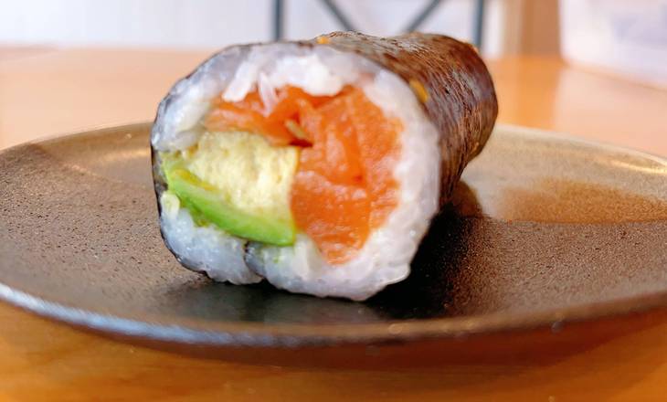 Raw Salmon Avocado Roll