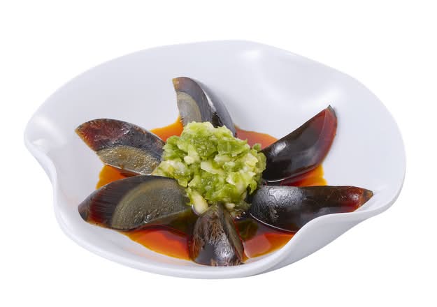 (Small)Century Egg with Garlic & Chilli Sauce
