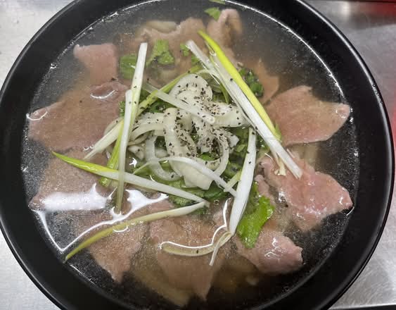 Slice Beef Noodle Soup ( Pho Tai)