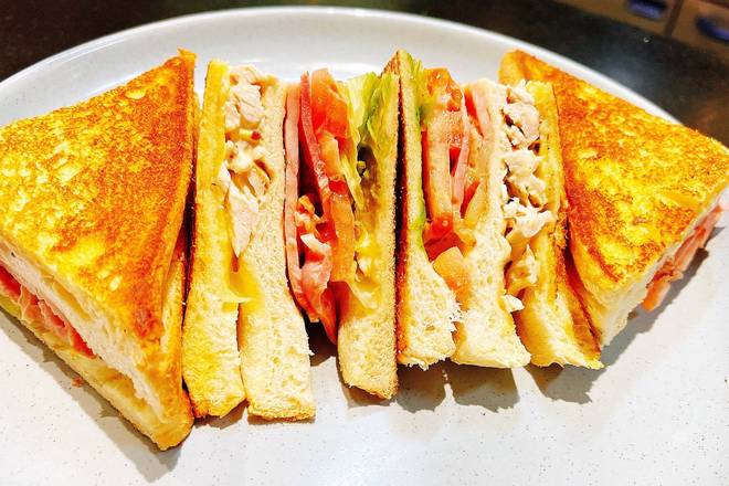 Chicken Club Sandwich with Chips