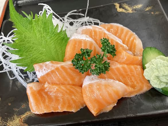 Salmon Belly Sashimi (7pcs)