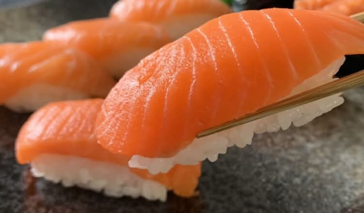 Salmon Nigiri (5pcs)