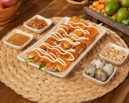 Banh Trang Cuon Sot Me (Rice Paper Salad Rolls)