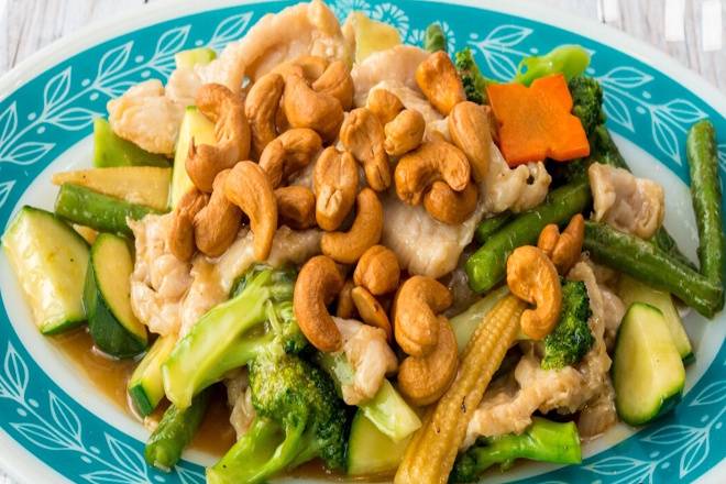 Chicken with Cashew Nuts