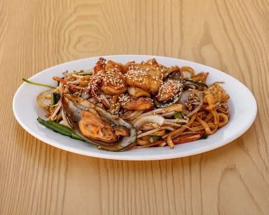 Stir Fried Udon with Seafood in Japanese Style
