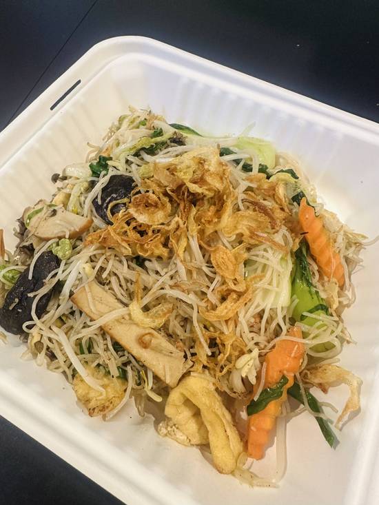 Stir Fried Vermicelli with Vegetables (Bún gạo xào)