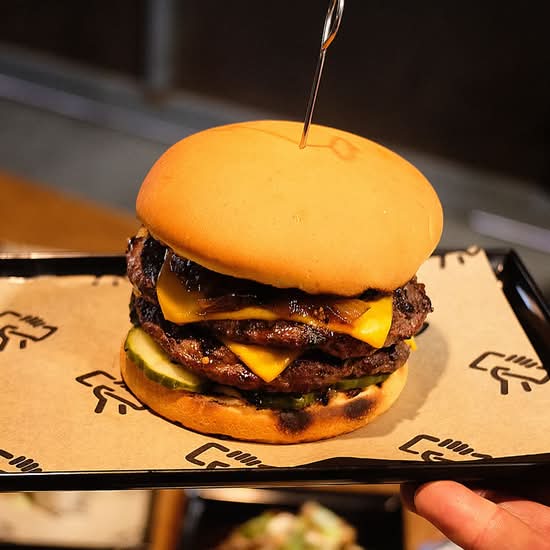 Super Delux Burger