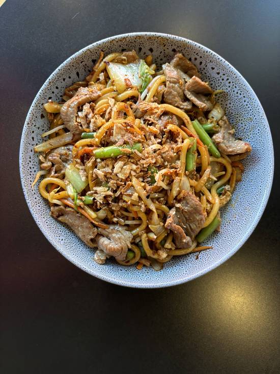 STIR-FRIED BEEF WITH HOKKEIN NOODLE
