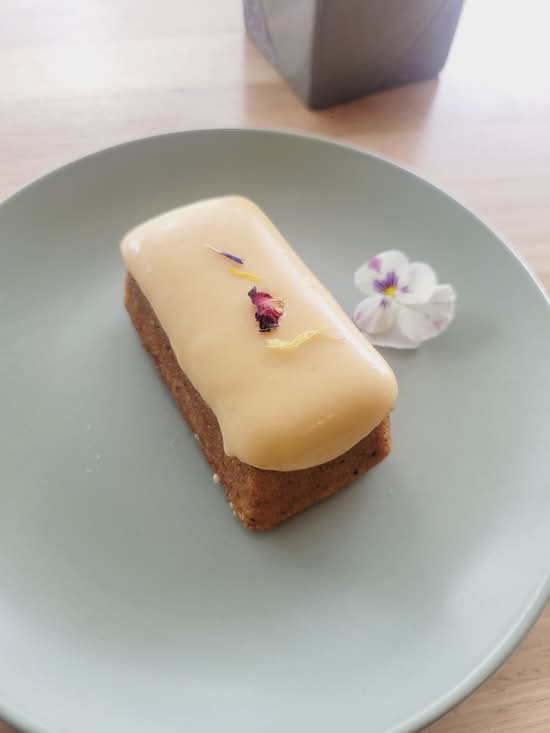 Blood Orange an Pittachio Cake