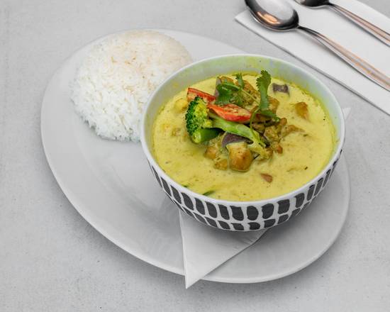 Green Chicken Curry with Steamed Rice