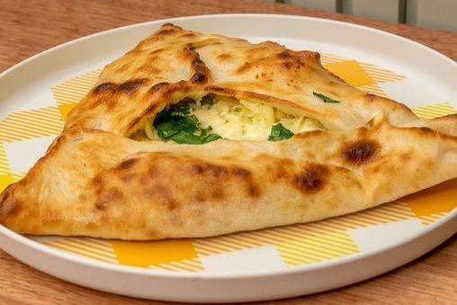 Cheese and Spinach Pie Pizza
